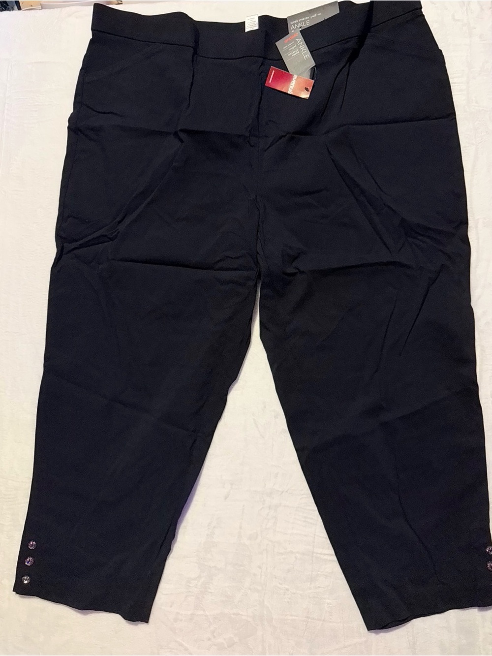 Woman’s Avenue Pull on Stretch Ankle pants 26